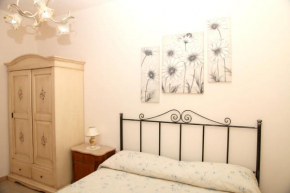 2 bedrooms house with furnished garden and wifi at Marsala 5 km away from the beach